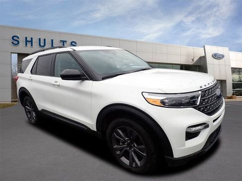 Certified 2023 Ford Explorer XLT w/ Equipment Group 202A image 3