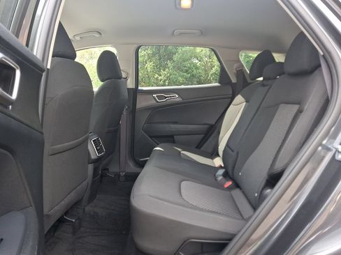 Used 2023 Kia Sportage LX AWD/4WD image 11