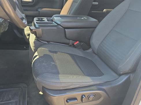 Used 2022 Chevrolet Silverado 2500 Custom w/ Custom Value Package AWD/4WD image 13