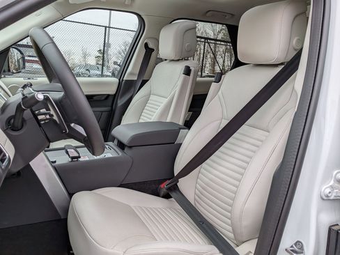 Used 2024 Land Rover Discovery S image 13