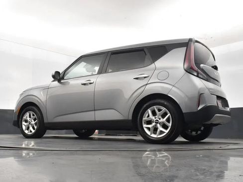 Used 2023 Kia Soul LX w/ LX Technology Package FWD image 12