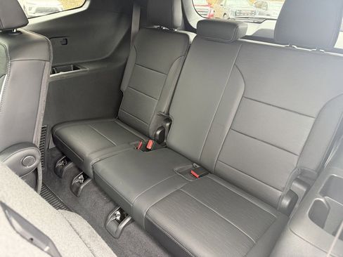 Used 2025 Buick Enclave Sport Touring w/ LPO, All-Weather Package image 19