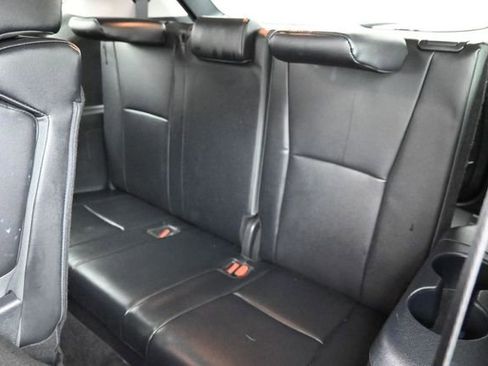 Used 2024 Toyota Highlander XLE AWD/4WD image 30