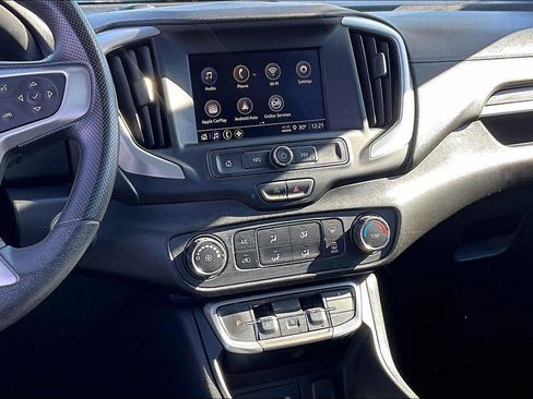 Used 2024 GMC Terrain SLE image 6