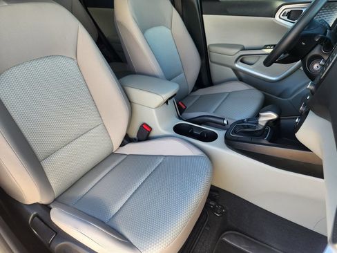 Certified 2024 Kia Soul LX FWD image 17