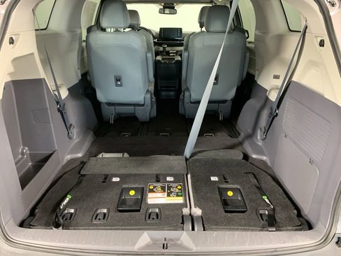 Used 2021 Toyota Sienna XLE FWD image 13