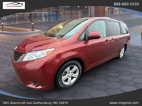 Used 2012 Toyota Sienna LE image 1