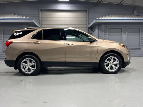 Used 2018 Chevrolet Equinox LT w/ Sun & Infotainment Package AWD/4WD image 8