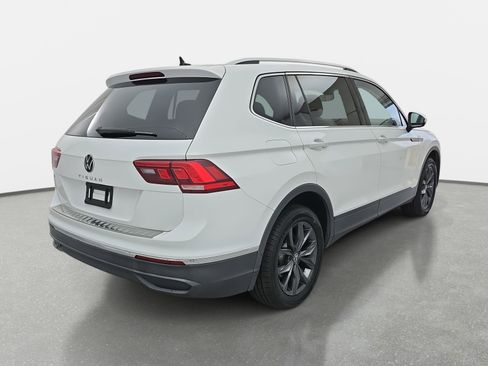 Certified 2022 Volkswagen Tiguan SE w/ Panoramic Sunroof Package image 3