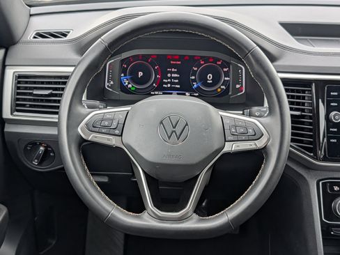 Certified 2022 Volkswagen Atlas Cross Sport SE AWD/4WD image 19