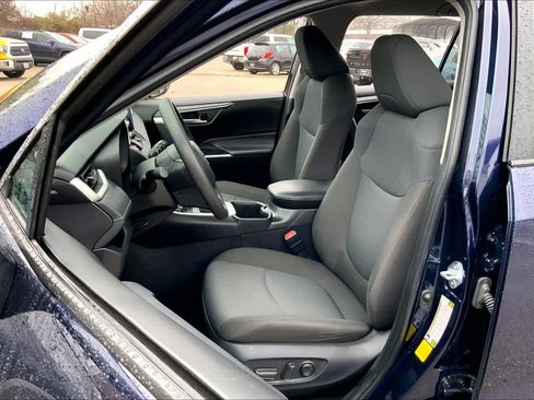 Used 2025 Toyota RAV4 XLE image 8