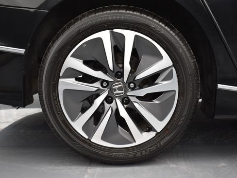 Used 2018 Honda Accord EX image 17