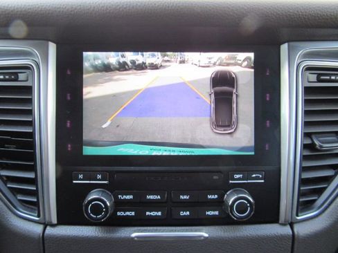 Used 2018 Porsche Macan image 8