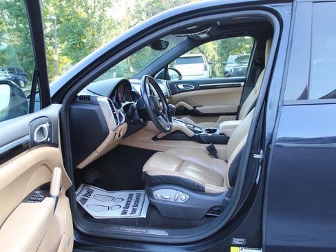 Used 2016 Porsche Cayenne w/ Premium Package AWD/4WD image 10