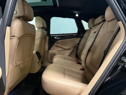 Used 2024 Porsche Macan AWD/4WD image 10