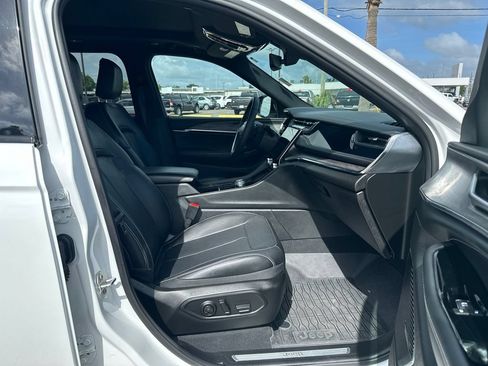 Used 2023 Jeep Grand Cherokee Overland AWD/4WD image 19