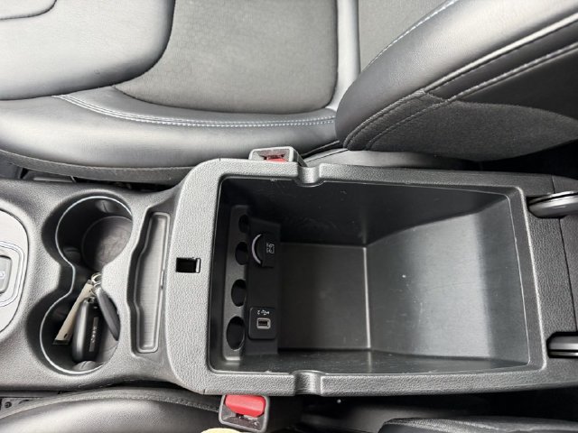 Used 2019 Jeep Cherokee Latitude Plus w/ Comfort/Convenience Group AWD/4WD image 28