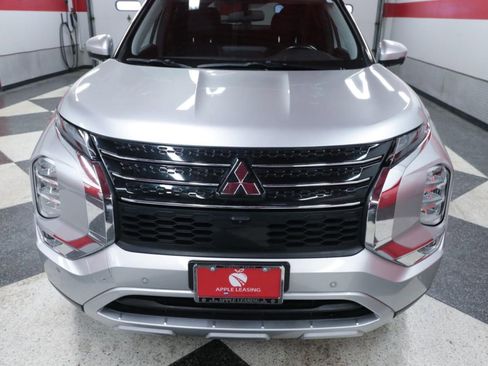 Used 2024 Mitsubishi Outlander SE image 4