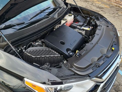 Used 2021 Chevrolet Traverse LT FWD image 38