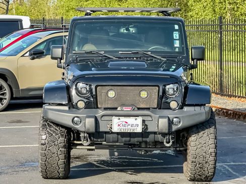 Used 2013 Jeep Wrangler Unlimited Sahara AWD/4WD image 9