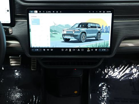 Used 2024 Rivian R1S Adventure AWD/4WD image 30