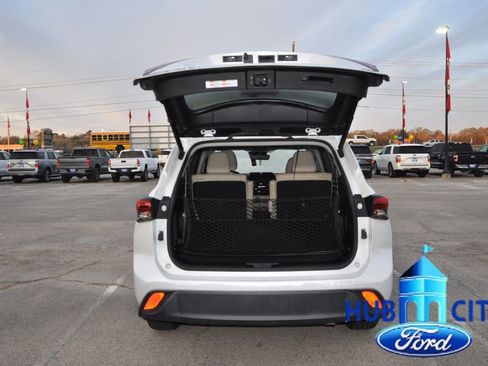 Used 2023 Toyota Highlander XLE image 23