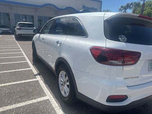 Used 2019 Kia Sorento LX image 4