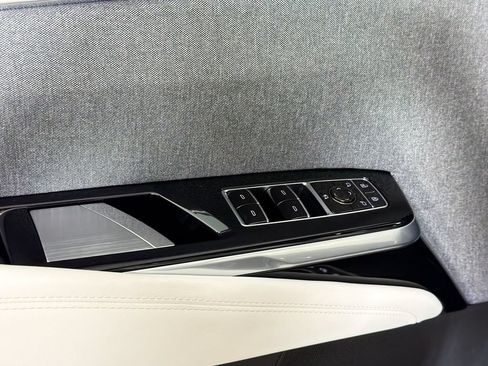Used 2025 Cadillac Escalade V AWD/4WD image 18