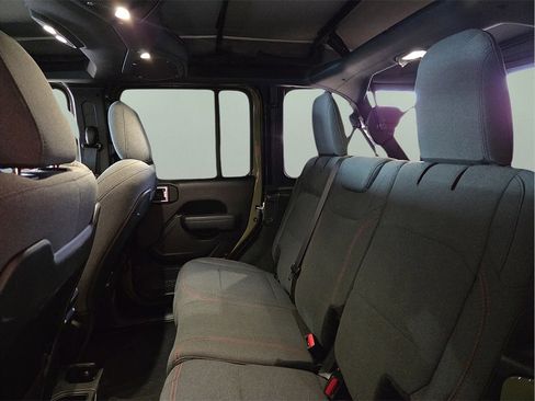 Used 2025 Jeep Wrangler Unlimited Rubicon image 13