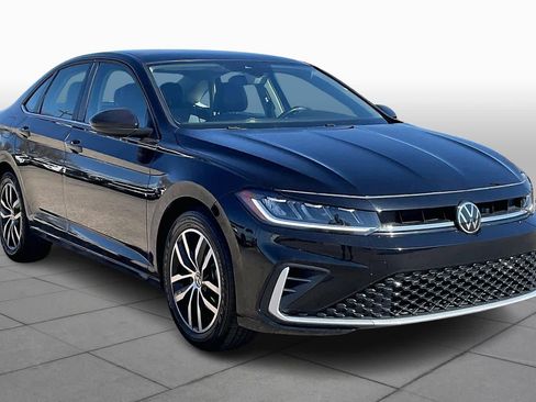 Used 2025 Volkswagen Jetta SE image 3