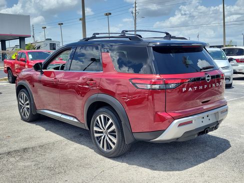 Certified 2022 Nissan Pathfinder Platinum w/ Cargo Package FWD image 9
