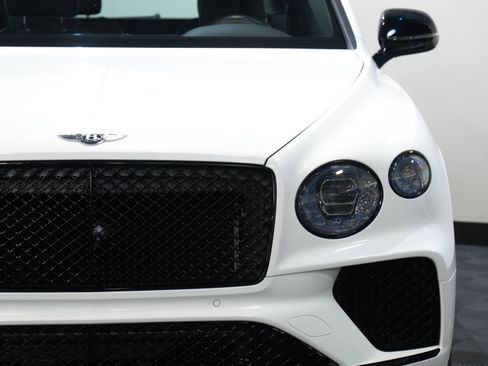 Used 2022 Bentley Bentayga AWD/4WD image 10