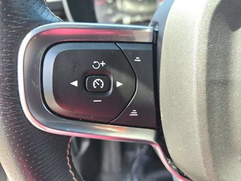 Used 2021 Volvo XC40 T5 R-Design w/ Climate Package AWD/4WD image 6