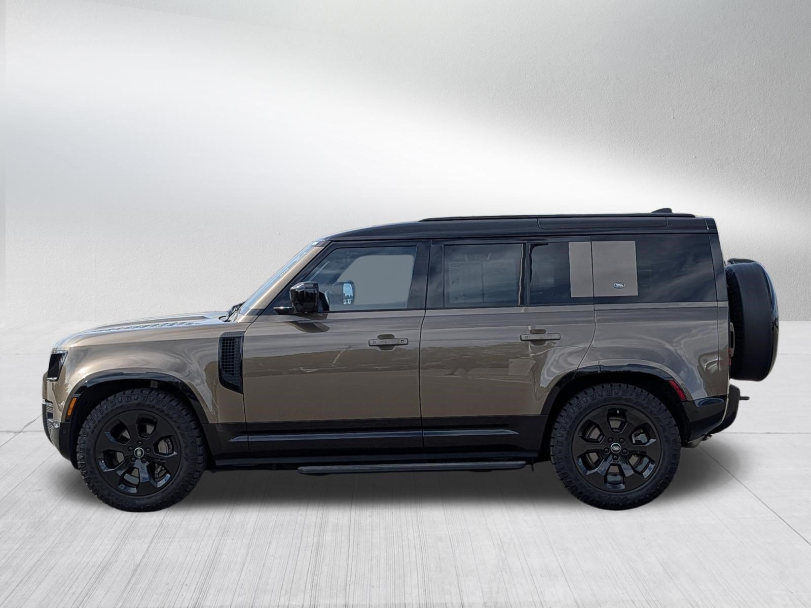 Used 2024 Land Rover Defender 110 X-Dynamic SE AWD/4WD image 4