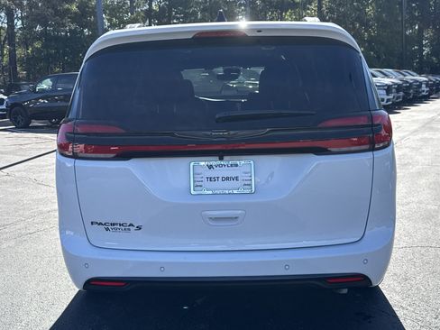 New 2026 Chrysler Pacifica Select w/ S Appearance Package FWD image 7