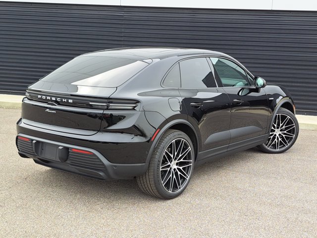 Used 2026 Porsche Macan Electric RWD image 7