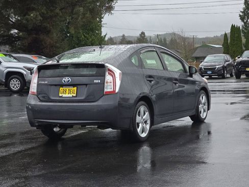 Used 2014 Toyota Prius Five image 5