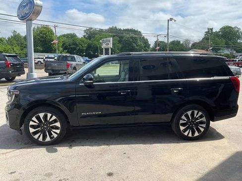 Used 2025 Ford Expedition Platinum w/ Driver's Package AWD/4WD image 2
