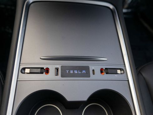 Used 2024 Tesla Model Y Long Range image 22