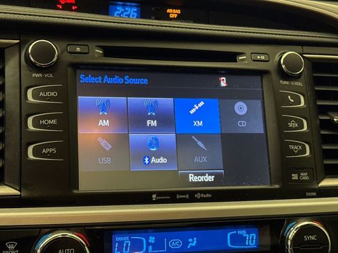 Used 2019 Toyota Highlander XLE AWD/4WD image 25