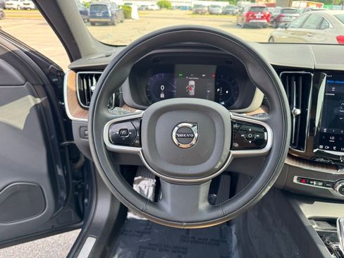 Used 2022 Volvo XC60 B5 Inscription w/ Climate Package image 12