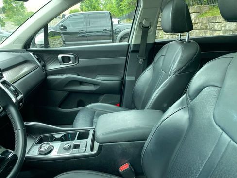 Used 2022 Kia Sorento EX w/ Panoramic Sunroof Package FWD image 6