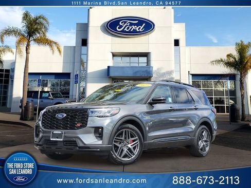 Used 2025 Ford Explorer ST image 1