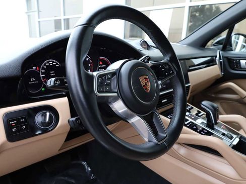 Used 2019 Porsche Cayenne AWD/4WD image 16