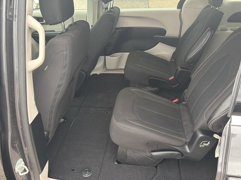 Used 2023 Chrysler Voyager LX FWD image 15