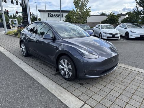 Used 2023 Tesla Model Y Long Range AWD/4WD image 3