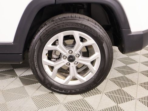 Used 2025 Jeep Compass Sport image 17