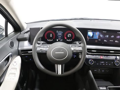 Used 2025 Hyundai Sonata SEL FWD image 11