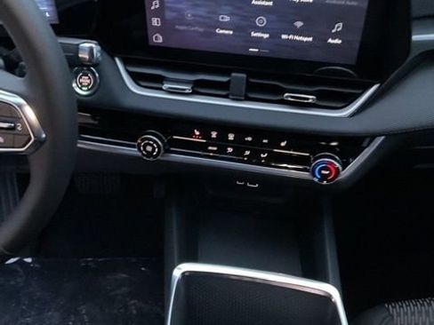 New 2026 Chevrolet Equinox LT image 17