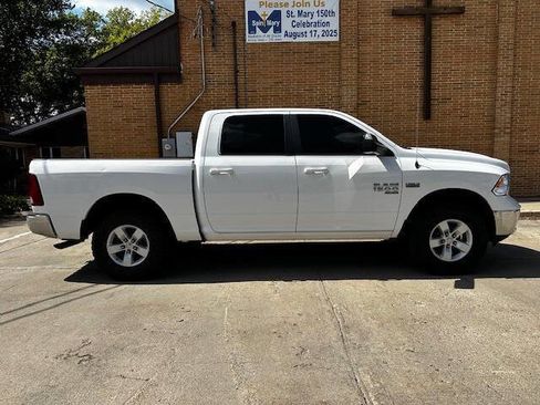 Used 2019 RAM 1500 Classic SLT image 3